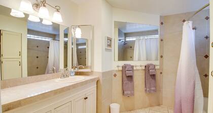 Comfy Albuquerque Townhome < 6 Mi to Downtown