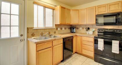 Comfy Albuquerque Townhome < 6 Mi to Downtown