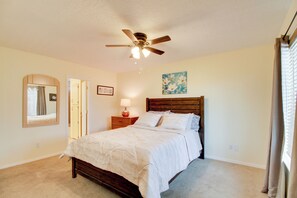 Interior - Comfy Albuquerque Townhome < 6 Mi to Downtown (Albuquerque)