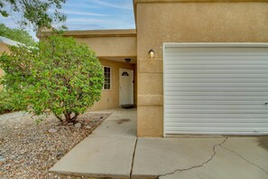 Apartment (3 Bedrooms) | Interior - Comfy Albuquerque Townhome < 6 Mi to Downtown (Albuquerque)