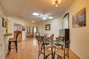 Apartment (3 Bedrooms) | Interior - Comfy Albuquerque Townhome < 6 Mi to Downtown (Albuquerque)