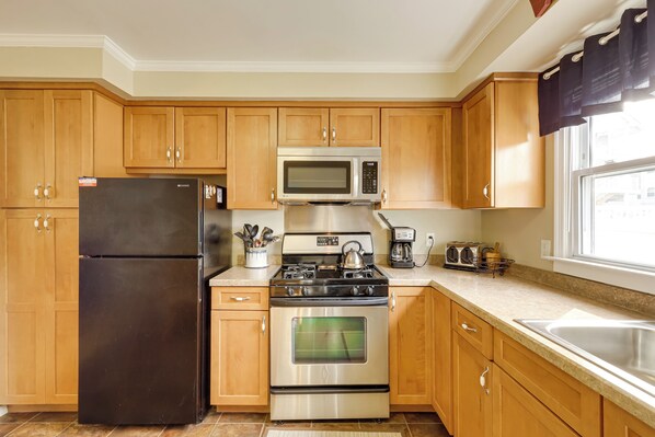 Interior - Bay Access: 'the English Condo' in Ocean City (Ocean City)