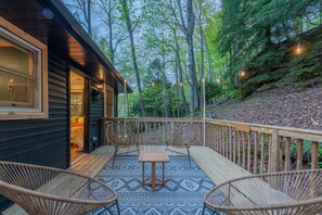 Property grounds - The Moonstone – Fireside Swing Nights, Hot Tub Soaks & Forest Magic (Rockbridge)