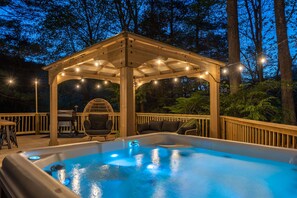 Terrace/patio - The Moonstone – Fireside Swing Nights, Hot Tub Soaks & Forest Magic (Rockbridge)