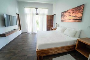 2 soverom, skrivebord, strykejern/-brett og wi-fi