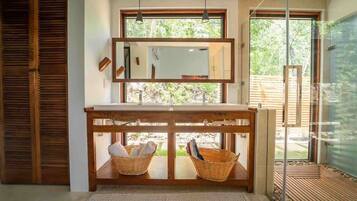 Shower, hair dryer, towels