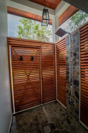 Shower, hair dryer, towels - Chial Villa 14 Overlooking Macal River Valley (San Jose Succotz)