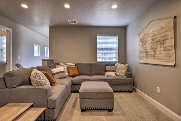 House (5 Bedrooms) | Interior