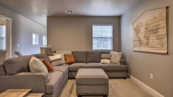 House (5 Bedrooms) | Interior