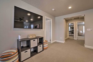 House (5 Bedrooms) | Interior