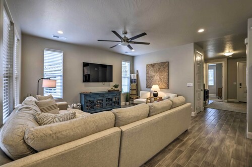 37 Mi to Zion: Family Escape w/ Pool Access!