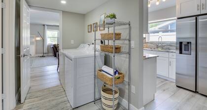 Coastal Sarasota Condo: Minutes to Beach!