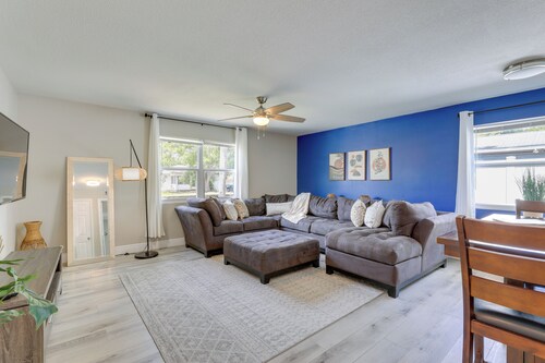 Coastal Sarasota Condo: Minutes to Beach!