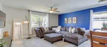 Coastal Sarasota Condo: Minutes to Beach!