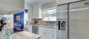 Coastal Sarasota Condo: Minutes to Beach!