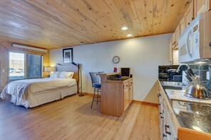 Apartment (0 Bedroom) | Interior - Near Skiing: Studio w/ Pool Access in Granby! (Granby)