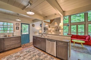 House (3 Bedrooms) | Interior - Spacious Cabin - 4 Mi to Blue Ridge Parkway! (Boone)