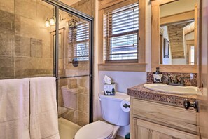 Rumah (3 Bedrooms) | Kamar mandi | Shower