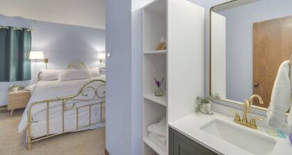 Mtn View Granby Condo w/ In-unit Hot Tub!