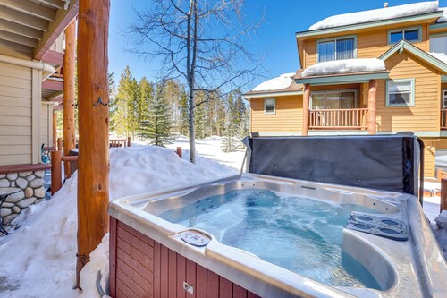 Airy Winter Park Gem w/ Private Outdoor Hot Tub!