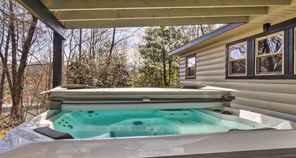 Pigeon Forge Cabin w/ Private Hot Tub & Gas Grill