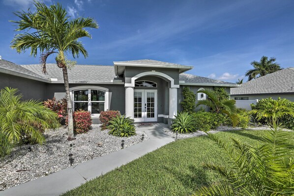 House (3 Bedrooms) | Interior - Private Pool & Canal Views: Home in Cape Coral (Cape Coral)