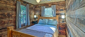 Cozy Cabin w/ Backyard Oasis: 11 Mi to Marina