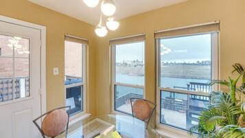 Apartment (2 Bedrooms) | Bahagian dalam