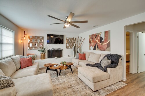 3 Mi to Dtwn Hot Springs: Modern Condo!