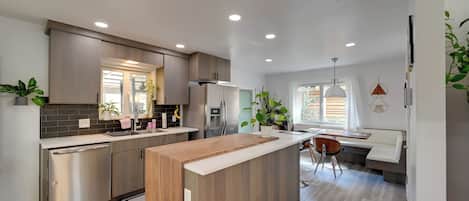 House (3 Bedrooms) | Interior