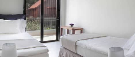 2 bedrooms, in-room safe, desk, iron/ironing board