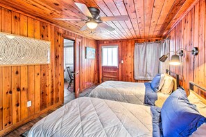 3 bedrooms, laptop workspace, iron/ironing board, bed sheets - Pet-friendly Hot Springs Abode < 1 Mi to Dtwn (Hot Springs)