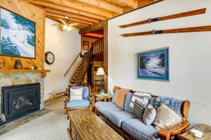 TV, fireplace - Cozy Silverthorne Condo w/ Buffalo Mountain View! (Silverthorne)