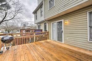 Terrace/patio - Burtonsville Townhome 20 Mi to DC! (Burtonsville)