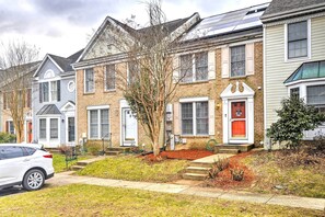 Exterior - Burtonsville Townhome 20 Mi to DC! (Burtonsville)