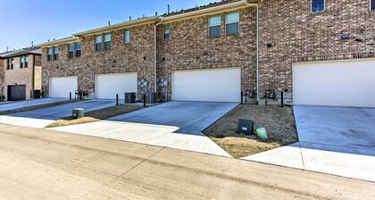 7 Mi to Lewisville Lake: Family Townhome in Frisco