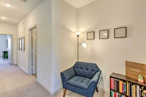 Apartment (3 Bedrooms) | Interior - 7 Mi to Lewisville Lake: Family Townhome in Frisco (Frisco)