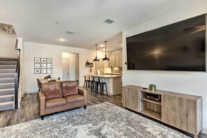 Apartment (3 Bedrooms) | Interior - 7 Mi to Lewisville Lake: Family Townhome in Frisco (Frisco)