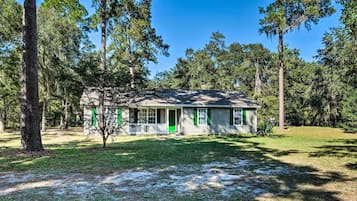 House (3 Bedrooms) | Front of property