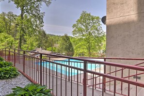 Interior - Walk Downtown! Gatlinburg Condo w/ Patio & Pool (Gatlinburg)