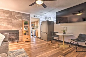 Living area - Walk Downtown! Gatlinburg Condo w/ Patio & Pool (Gatlinburg)