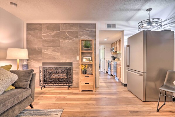 Interior - Walk Downtown! Gatlinburg Condo w/ Patio & Pool (Gatlinburg)