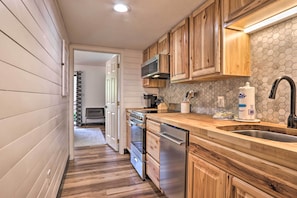 Apartment (1 Bedroom) | Interior - Walk Downtown! Gatlinburg Condo w/ Patio & Pool (Gatlinburg)