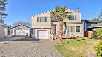 Rumah (4 Bedrooms) | Bagian depan properti