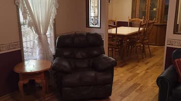 Smart TV, fireplace, DVD player