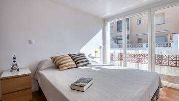 3 bedrooms, free WiFi, bed sheets