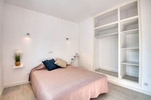 3 bedrooms, free WiFi, bed sheets - PATRICK: Nice house in l'Escala 150 meters from Riells beach (L'Escala)