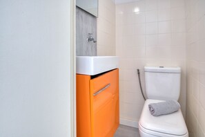 Shower, towels - PATRICK: Nice house in l'Escala 150 meters from Riells beach (L'Escala)