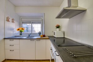 Refrigerador, microondas, horno, lavavajillas