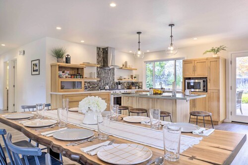 Peaceful Windsor Retreat w/ Private Hot Tub!